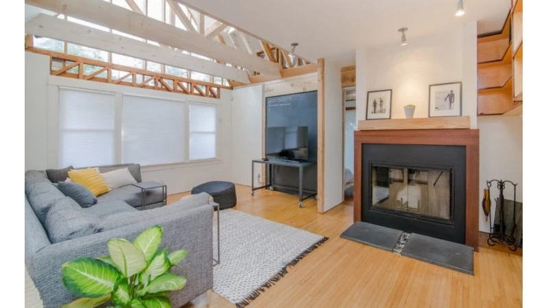 New Rug Trend to Make Your Living Room More Interesting