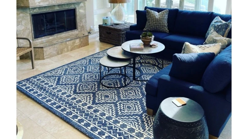 Decorate Your Living Room with Abstract Rugs