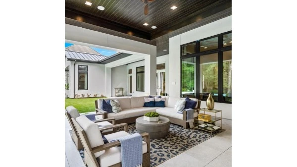 How To Decor Home Using Bold Graphic Modern Area Rugs!
